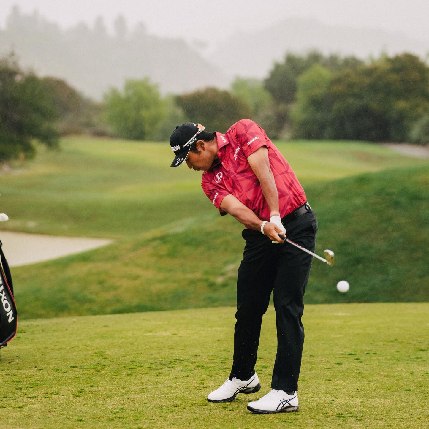 Lifestyle image of Hideki Matsuyama playing Srixon product